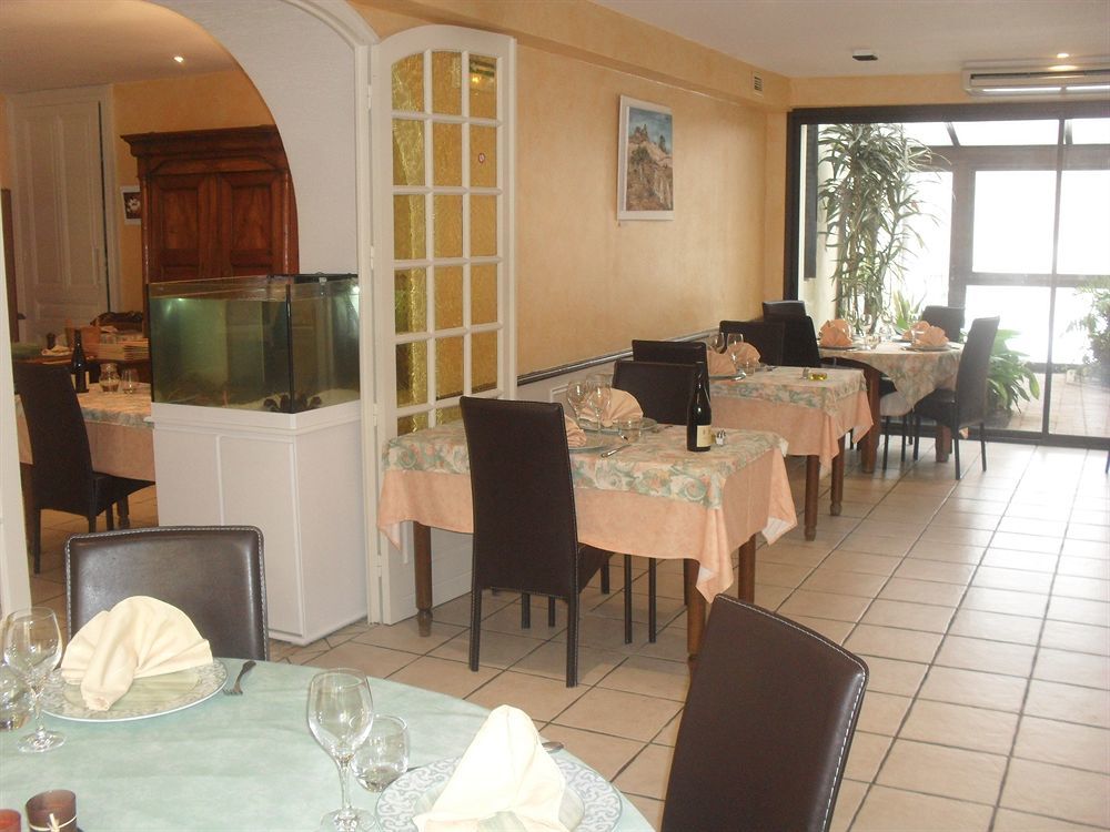Logis Hotel Restaurant & Pizzeria Vuillot Cuiseaux Exteriör bild