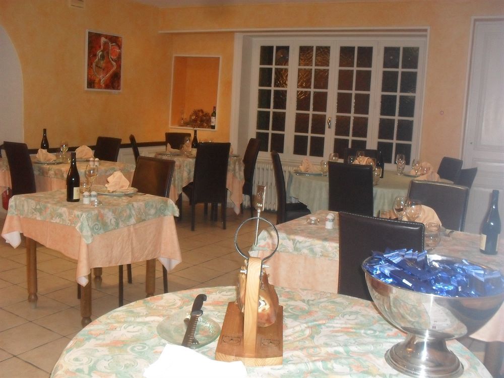 Logis Hotel Restaurant & Pizzeria Vuillot Cuiseaux Exteriör bild